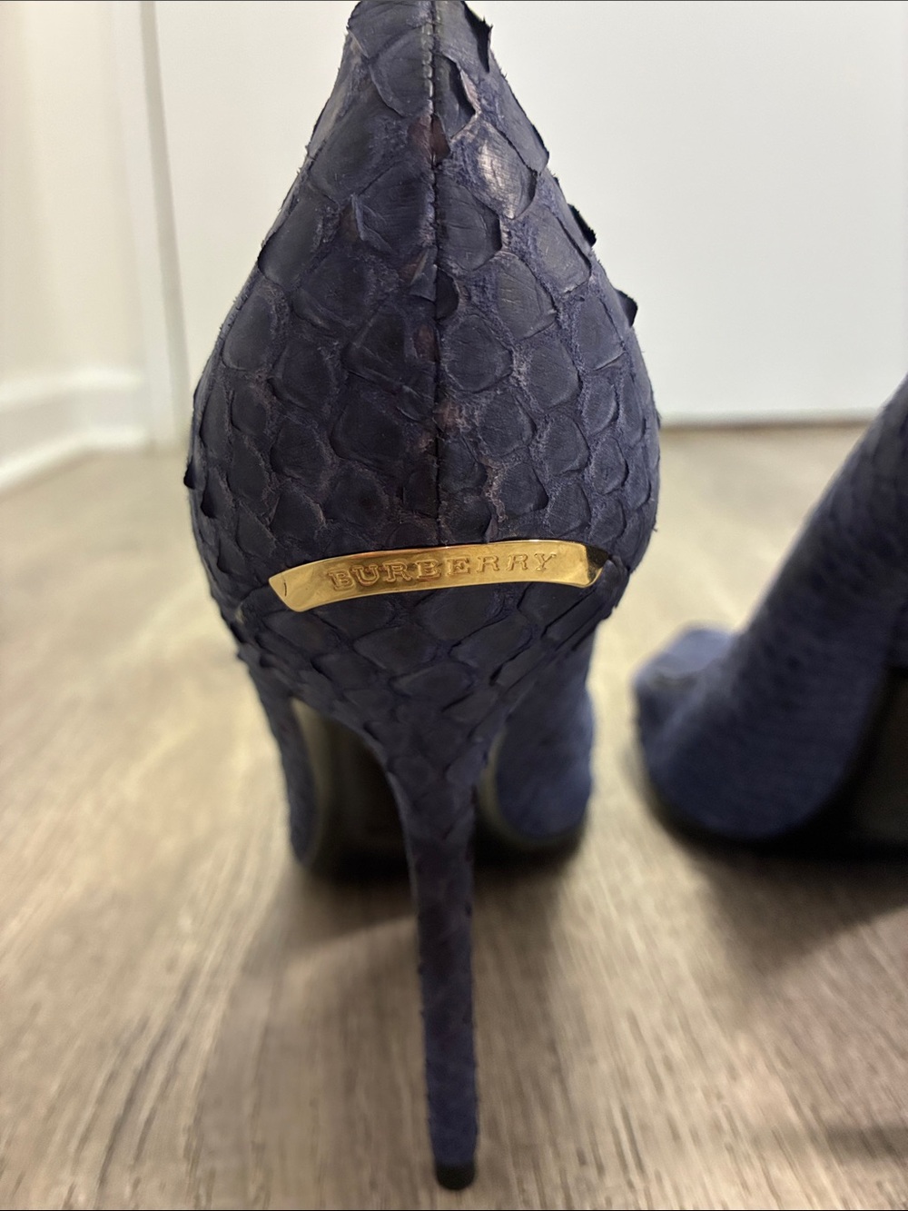 BURBERRY Python Leather Pumps - Picture 4 of 8